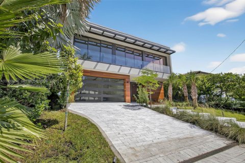 Villa ou maison à louer à Fort Lauderdale, Floride: 4 chambres, 366.87 m2 № 2020140 - photo 5