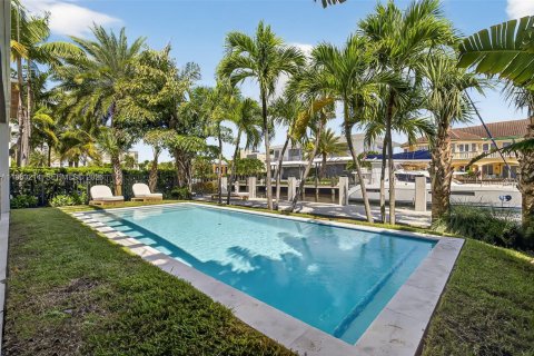Villa ou maison à louer à Fort Lauderdale, Floride: 4 chambres, 366.87 m2 № 2020140 - photo 13