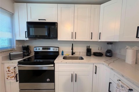 House in Delray Beach, Florida 2 bedrooms, 73.58 sq.m. № 2264525 - photo 3