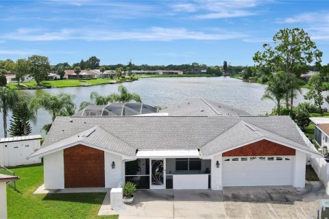 House in Port Richey, Florida 3 bedrooms, 196.86 sq.m. № 2312805