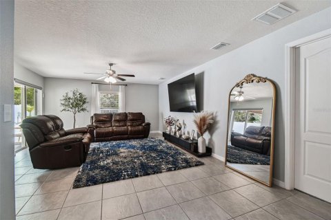 House in Spring Hill, Florida 5 bedrooms, 229 sq.m. № 1915406 - photo 10