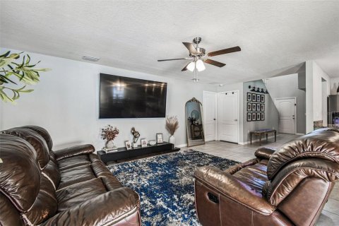 House in Spring Hill, Florida 5 bedrooms, 229 sq.m. № 1915406 - photo 14