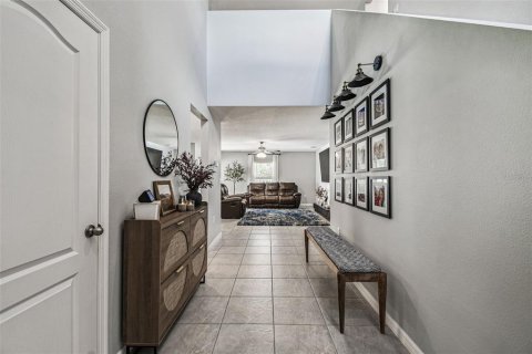 House in Spring Hill, Florida 5 bedrooms, 229 sq.m. № 1915406 - photo 5
