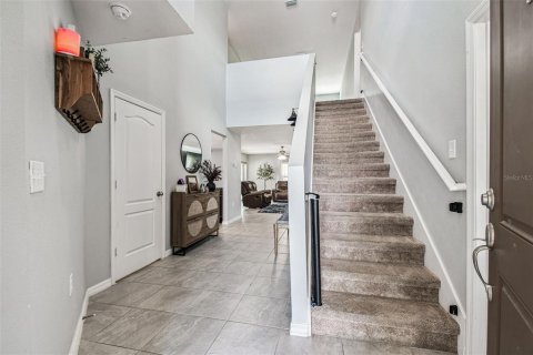 House in Spring Hill, Florida 5 bedrooms, 229 sq.m. № 1915406 - photo 4