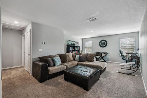 House in Spring Hill, Florida 5 bedrooms, 229 sq.m. № 1915406 - photo 25