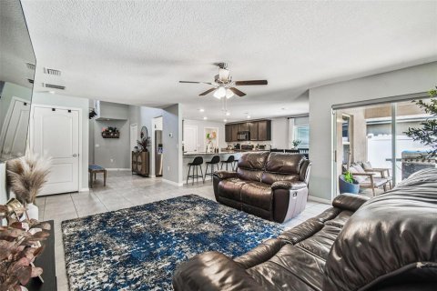 House in Spring Hill, Florida 5 bedrooms, 229 sq.m. № 1915406 - photo 13