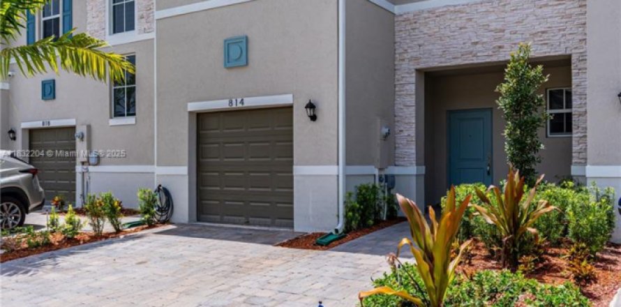 Townhouse in Homestead, Florida 3 bedrooms, 159.05 sq.m. № 1934450