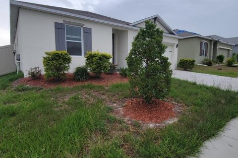 House in Winter Haven, Florida 4 bedrooms, 139.35 sq.m. № 1906618 - photo 2