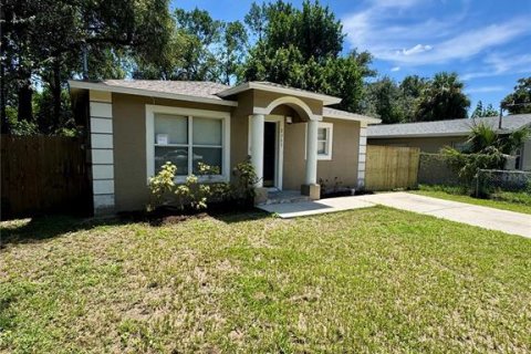 House in Tampa, Florida 3 bedrooms, 111.48 sq.m. № 2299936