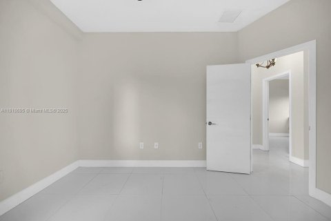 House in Miami Gardens, Florida 4 bedrooms, 174.19 sq.m. № 1776426 - photo 29