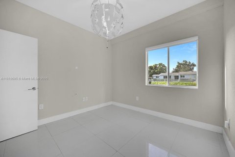 House in Miami Gardens, Florida 4 bedrooms, 174.19 sq.m. № 1776426 - photo 18