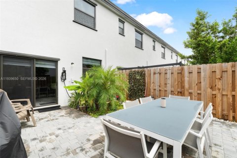 House in Homestead, Florida 3 bedrooms, 123.37 sq.m. № 1997012 - photo 27