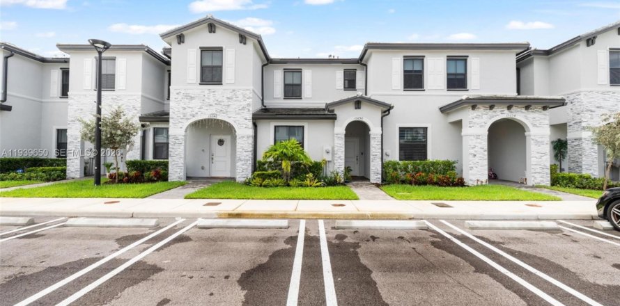 House in Homestead, Florida 3 bedrooms, 123.37 sq.m. № 1997012