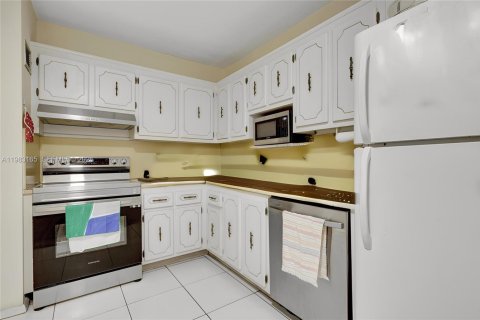 Copropriété à vendre à Aventura, Floride: 1 chambre, 84.82 m2 № 2045535 - photo 12