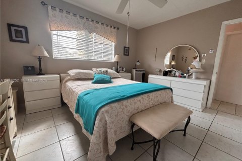 Condominio en venta en Miami, Florida, 1 dormitorio, 63.92 m2 № 2032870 - foto 5