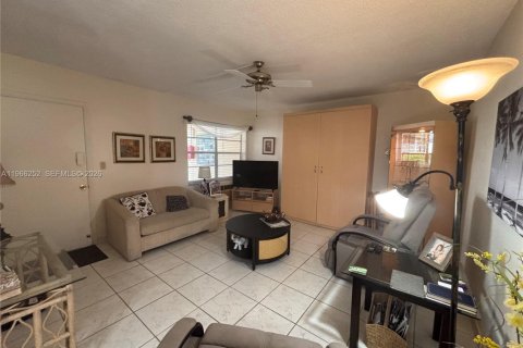 Condominio en venta en Miami, Florida, 1 dormitorio, 63.92 m2 № 2032870 - foto 7