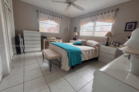 Condominio en venta en Miami, Florida, 1 dormitorio, 63.92 m2 № 2032870 - foto 3