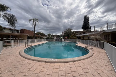 Condominio en venta en Miami, Florida, 1 dormitorio, 63.92 m2 № 2032870 - foto 2