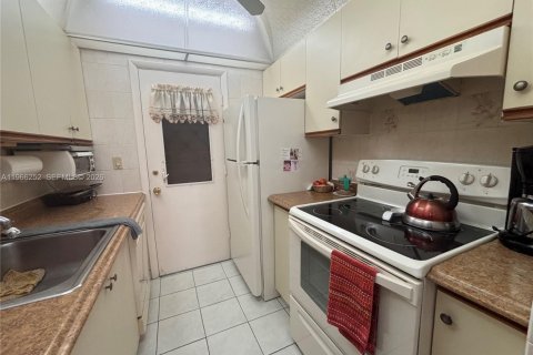 Condominio en venta en Miami, Florida, 1 dormitorio, 63.92 m2 № 2032870 - foto 10