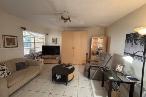 Condominio en venta en Miami, Florida, 1 dormitorio, 63.92 m2 № 2032870 - foto 8