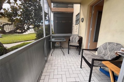 Condominio en venta en Miami, Florida, 1 dormitorio, 63.92 m2 № 2032870 - foto 14