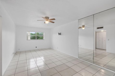Copropriété à louer à Boca Raton, Floride: 2 chambres, 74.32 m2 № 2289025 - photo 8