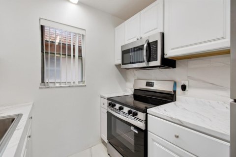 Copropriété à louer à Boca Raton, Floride: 2 chambres, 74.32 m2 № 2289025 - photo 4