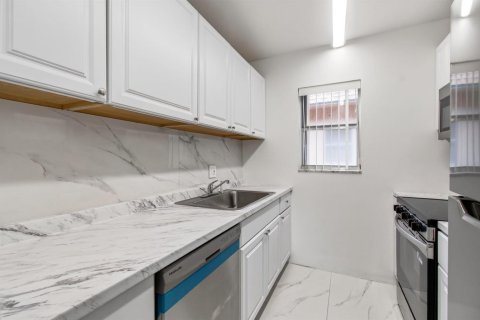 Copropriété à louer à Boca Raton, Floride: 2 chambres, 74.32 m2 № 2289025 - photo 3