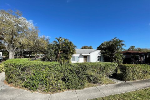 House in North Miami, Florida 3 bedrooms, 117.61 sq.m. № 2049878 - photo 7