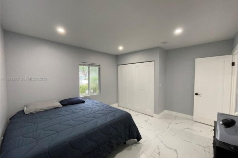 House in North Miami, Florida 3 bedrooms, 117.61 sq.m. № 2049878 - photo 24