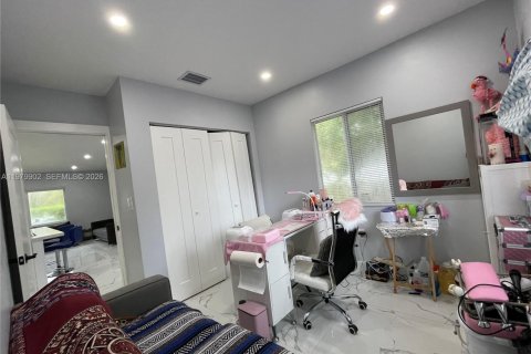 House in North Miami, Florida 3 bedrooms, 117.61 sq.m. № 2049878 - photo 26