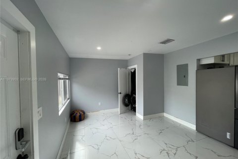 House in North Miami, Florida 3 bedrooms, 117.61 sq.m. № 2049878 - photo 20