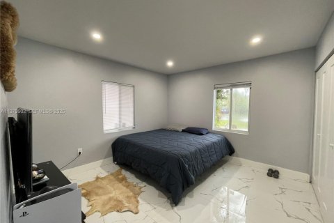 House in North Miami, Florida 3 bedrooms, 117.61 sq.m. № 2049878 - photo 21
