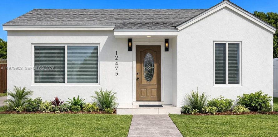 House in North Miami, Florida 3 bedrooms, 117.61 sq.m. № 2049878
