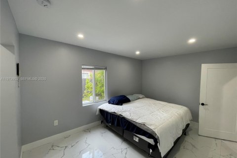 House in North Miami, Florida 3 bedrooms, 117.61 sq.m. № 2049878 - photo 28