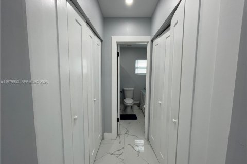 House in North Miami, Florida 3 bedrooms, 117.61 sq.m. № 2049878 - photo 30