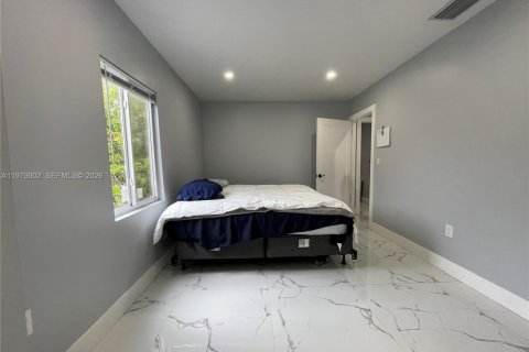 House in North Miami, Florida 3 bedrooms, 117.61 sq.m. № 2049878 - photo 29