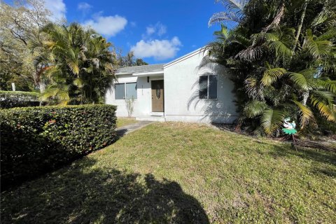 House in North Miami, Florida 3 bedrooms, 117.61 sq.m. № 2049878 - photo 6