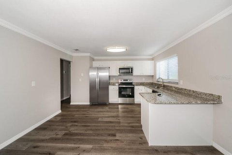 Villa ou maison à louer à North Port, Floride: 3 chambres, 122.63 m2 № 2100313 - photo 8