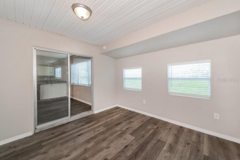 Villa ou maison à louer à North Port, Floride: 3 chambres, 122.63 m2 № 2100313 - photo 9