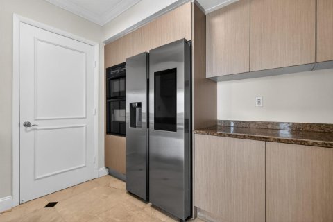 Condo in Sunny Isles Beach, Florida, 2 bedrooms  № 2175730 - photo 9