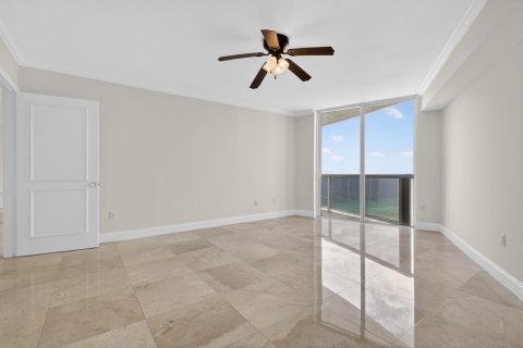 Condo in Sunny Isles Beach, Florida, 2 bedrooms  № 2175730 - photo 13