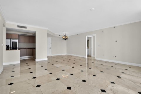 Condo in Sunny Isles Beach, Florida, 2 bedrooms  № 2175730 - photo 6