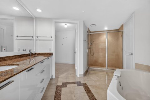 Condo in Sunny Isles Beach, Florida, 2 bedrooms  № 2175730 - photo 15