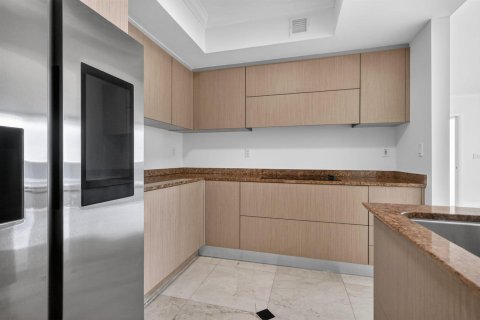 Condo in Sunny Isles Beach, Florida, 2 bedrooms  № 2175730 - photo 10