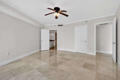 Condo in Sunny Isles Beach, Florida, 2 bedrooms  № 2175730 - photo 14