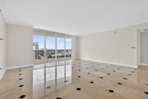 Condo in Sunny Isles Beach, Florida, 2 bedrooms  № 2175730 - photo 8