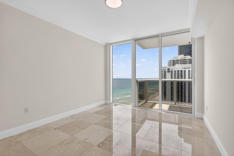 Condo in Sunny Isles Beach, Florida, 2 bedrooms  № 2175730 - photo 18