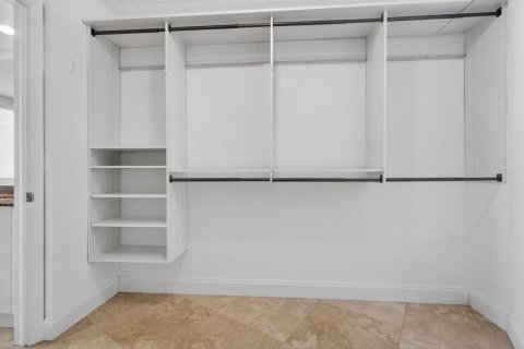 Condo in Sunny Isles Beach, Florida, 2 bedrooms  № 2175730 - photo 17