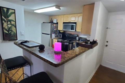 Condo in Sunrise, Florida, 3 bedrooms  № 2043446 - photo 2